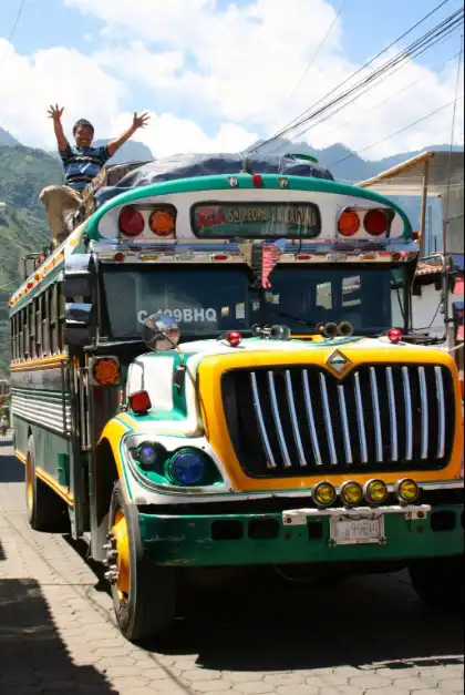 chicken-bus-guatemala 