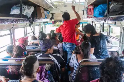 chicken-bus-guatemala (1)